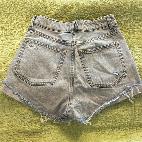 H&M high waisted jeans shorts - Picture 2 of 2